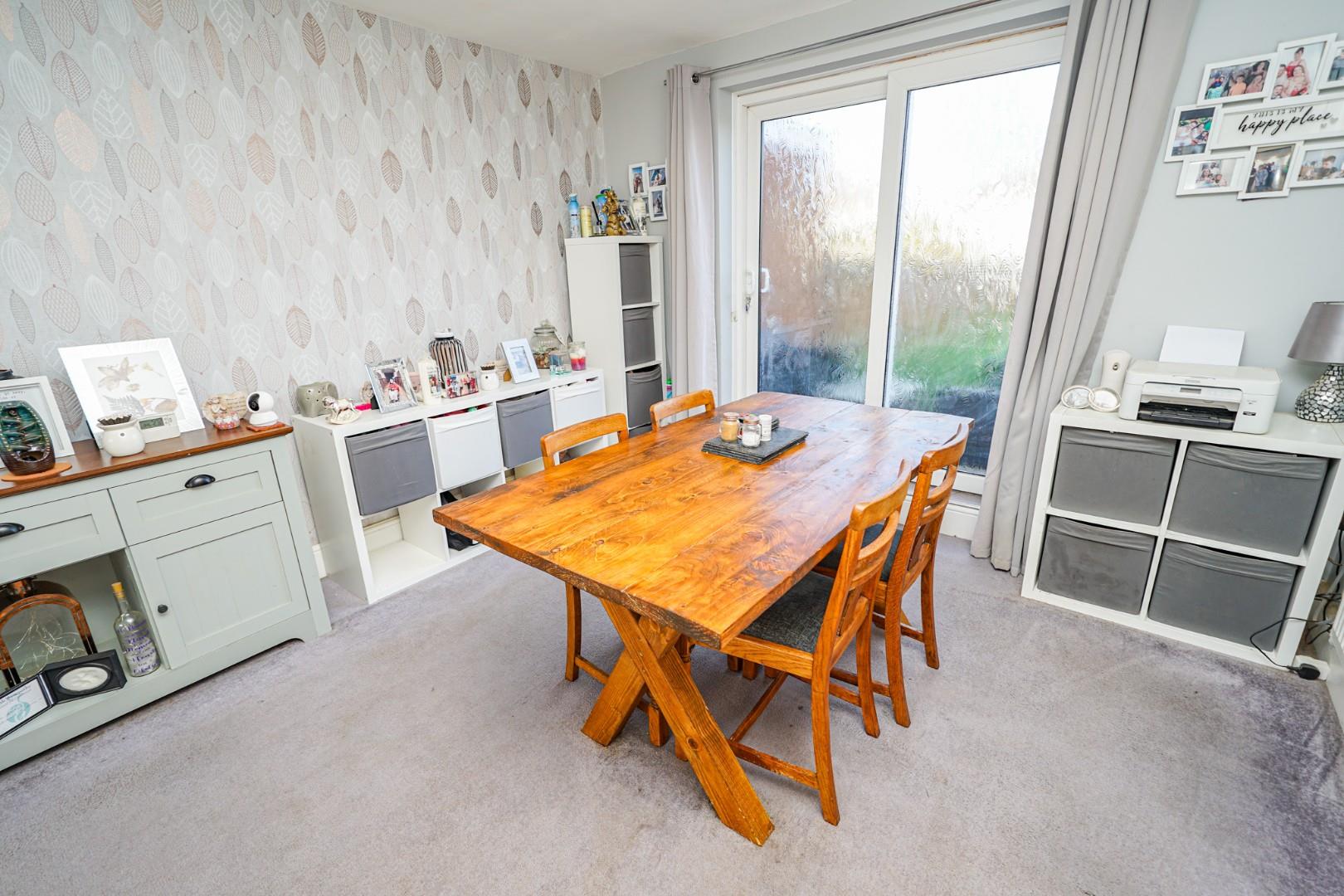 Russell Way, Leighton Buzzard Quarters Estate Agents